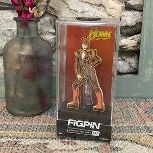 2019 FiGPiN David Bowie Ziggy Stardust #177 Collectible Enamel Display Case Pin